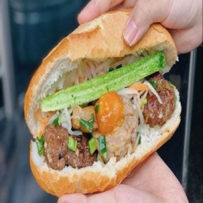 Bánh mì xíu mại trứng muối
