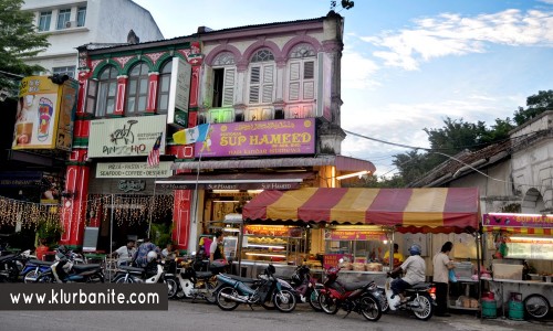 Xếp hàng mua bánh mì Ông Mập  nổi tiếng ở Sài 